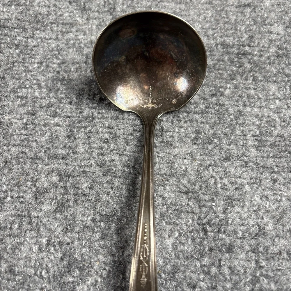 Oneida Community Queen Bess 1 Solid Gravy Ladle Silverplate 1924 Tudor Vintage